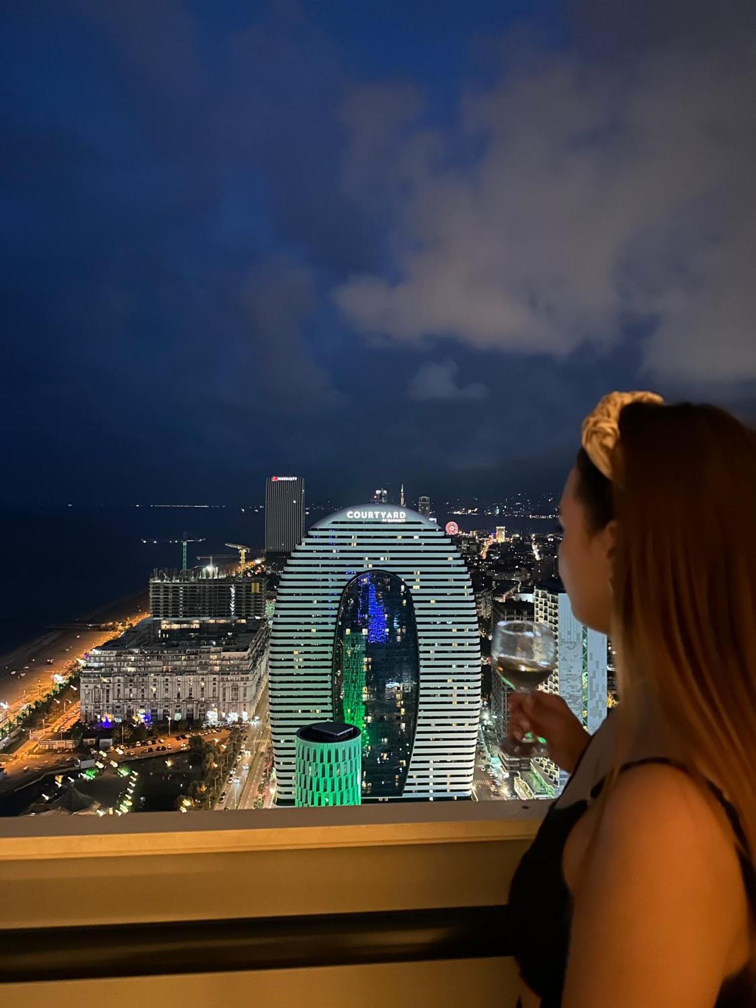 Luxury Beach Front Hotel Batumi Eksteriør billede