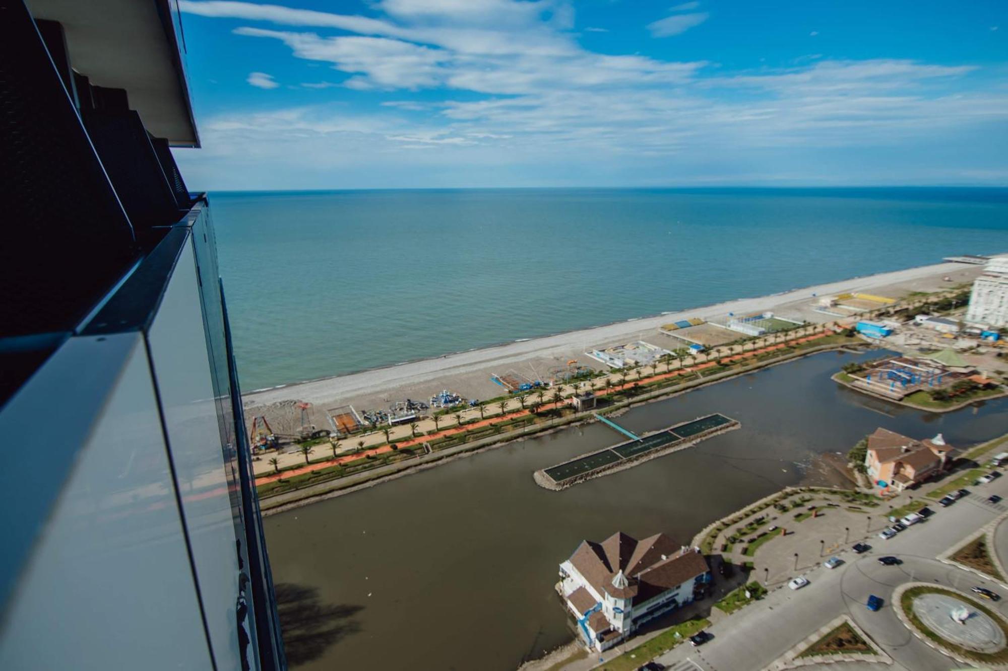 Luxury Beach Front Hotel Batumi Eksteriør billede