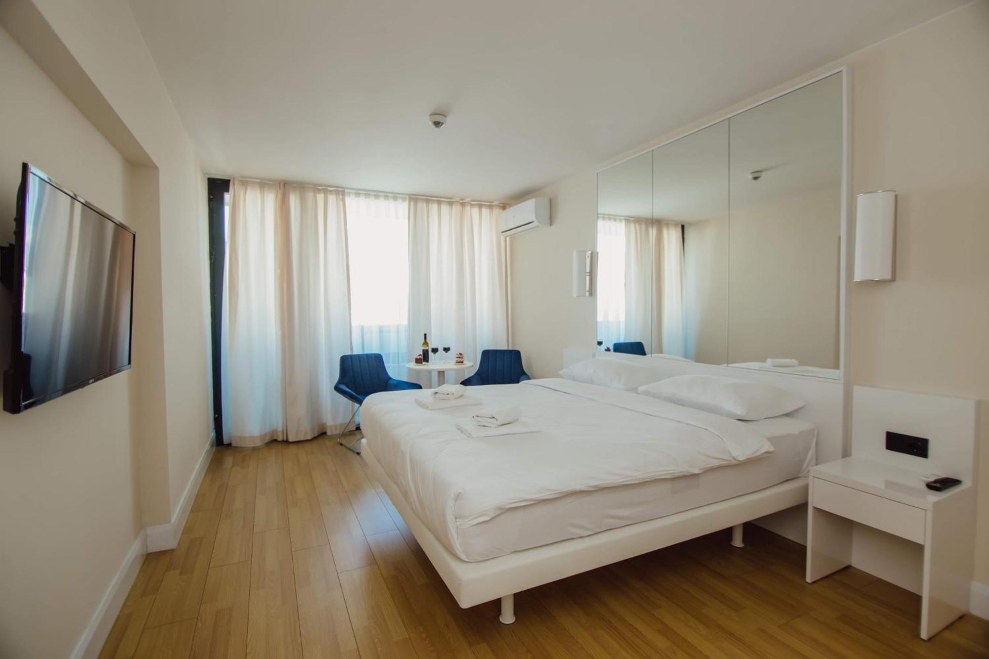 Luxury Beach Front Hotel Batumi Eksteriør billede